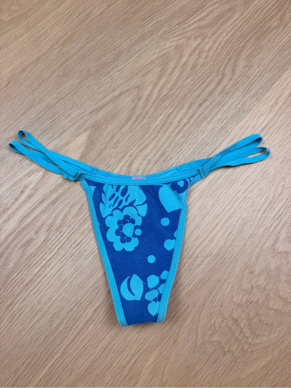 2005 Y2K Vintage PINK Victoria’s Secret Thong Panty S